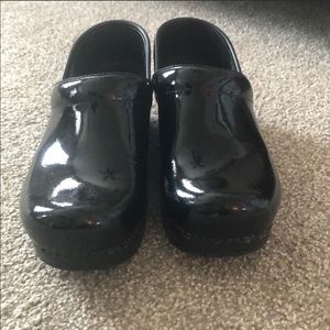 • Black Dansko Nursing Clogs •